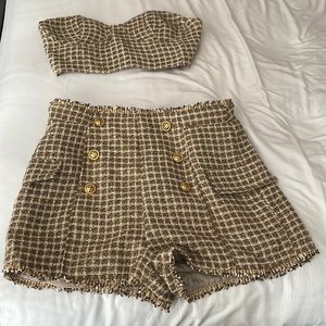 I’m selling this because I never wear it is like new AmberXShein